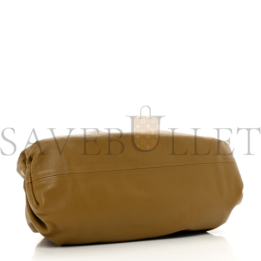 BOTTEGA VENETA SMOOTH BUTTER CALF THE POUCH OVERSIZED CLUTCH CAMMELLO  (38*19*9cm)